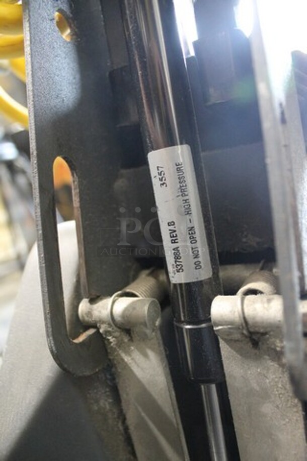 Nilfisk Advance Advolution 20XP Commercial Floor Buffer Burnisher. 208 Volts, 1 Phase. 24x32x45. Tested and Working! - Image 6 of 7