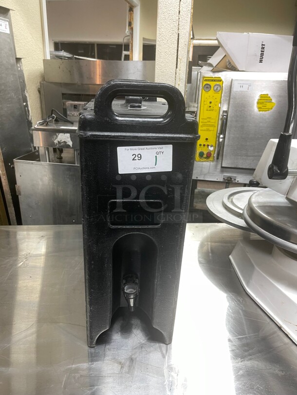 Clean! Cambro 500LCD Camtainers® 4.75 Gallon Black Insulated Beverage Dispenser NSF Missing one Hinge - Image 1 of 9