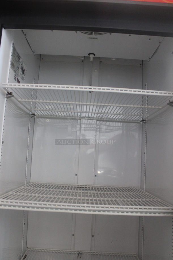 True GDM-26 Metal Commercial Single Door Reach In Cooler Merchandiser w/ Poly Coated Racks. 115 Volts, 1 Phase. Tested and Powers On But Does Not Get Cold - Image 5 of 7