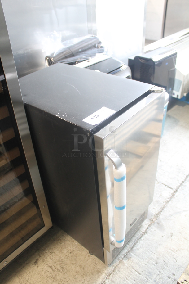 BRAND NEW SCRATCH AND DENT! Whynter UIM-502SS Commercial Built-In Ice Maker With Stainless Steel Door, Black. 115V. Tested and Working!  - Image 2 of 5