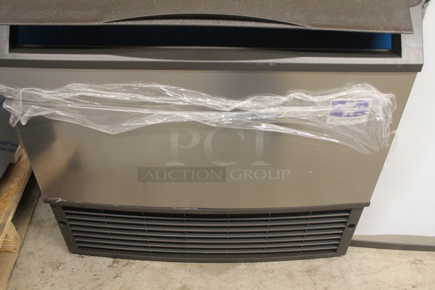 BRAND NEW SCRATCH AND DENT! 2022 Manitowoc UDF0310A-161B NEO Stainless Steel Commercial Self Contained Undercounter Dice Cube Ice Machine with 119 lb. Bin. 115 Volts, 1 Phase. - Image 5 of 10