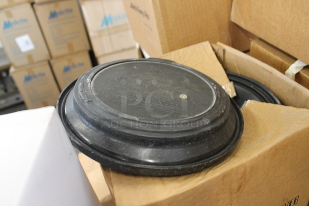 ALL ONE MONEY! PALLET LOT of Aladdin IHB26K Black Poly Round Trays for Aladdin Temp-Rite Heat on Demand Ultra Warmer. Goes GREAT w/ Lot 194! - Image 4 of 6