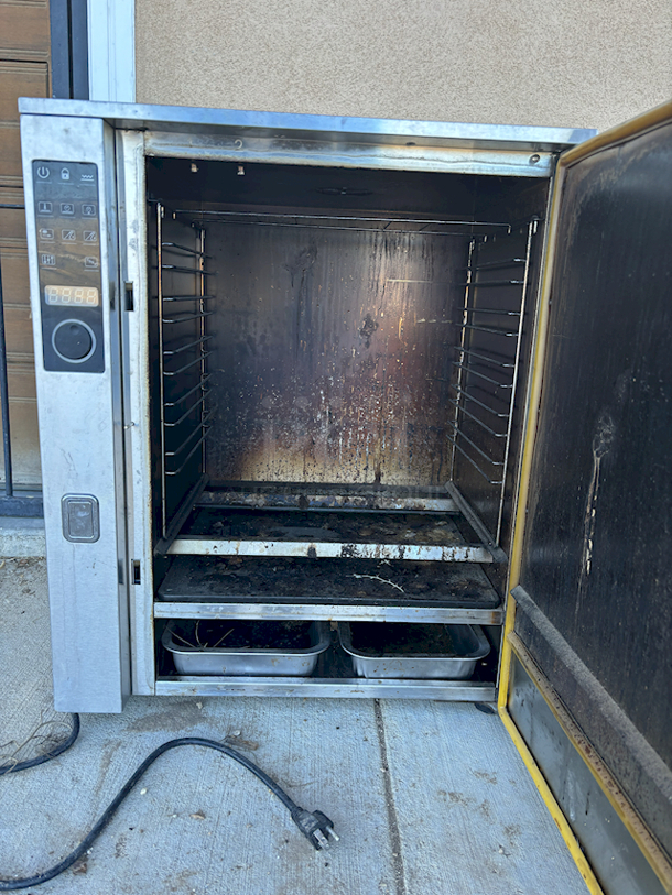Bradley Smoker BS1019 4-Rack Natural Draft Electric Vertical Smoker. 110-120V, 50/60Hz, 1000W
17"D x 22.5"W x 28.5"H - Image 4 of 5