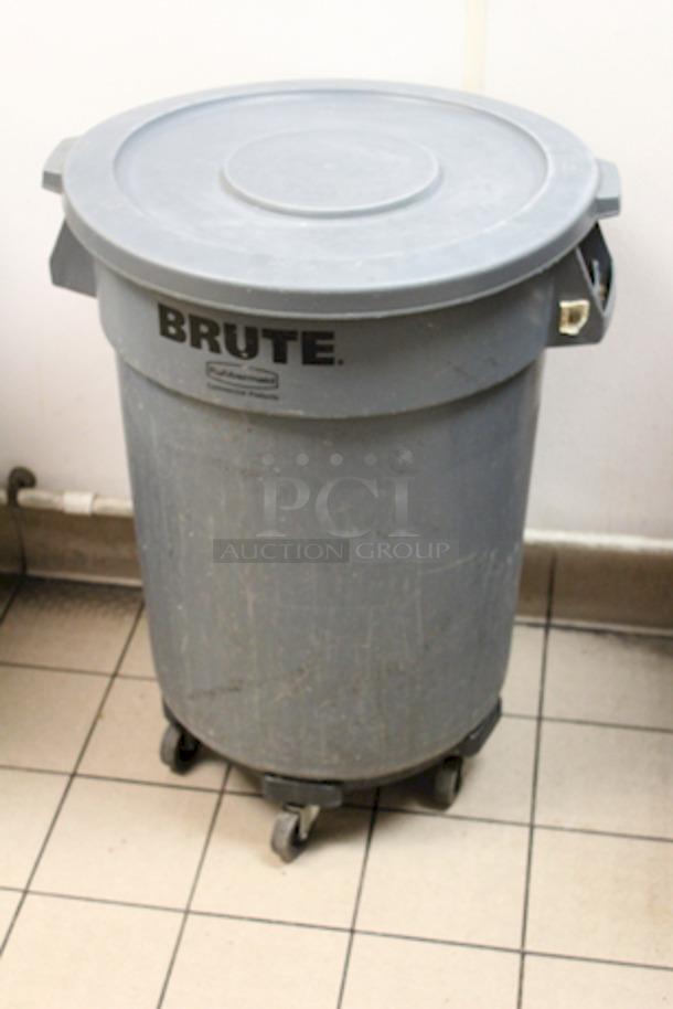 50 Gallon Trash Can With Lid On Casters