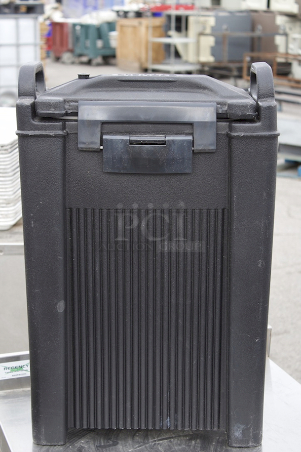 Carlisle XT500003 Cateraide™ XT 5 Gallon Black Insulated Beverage Dispenser - Image 4 of 6