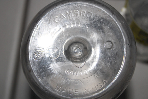 Cambro WW1000 CamView Camliter 34 oz. Tritan Plastic Beverage Decanters. 3x Your Bid. - Image 3 of 3