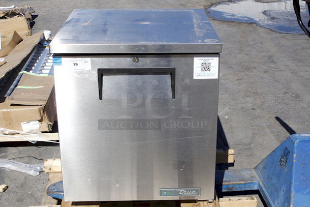 BRAND NEW SCRATCH & DENT! True TUC-27-ADA-HC 27 5/8" ADA Height Undercounter Refrigerator - TESTED TO 39 Degrees.  - Image 3 of 10