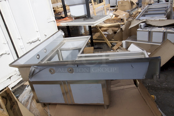 BRAND NEW SCRATCH & DENT! Regency 57" 16 Gauge Stainless Steel Three Compartment Commercial Corner Sink with 2 Drainboards - 18" x 18" x 14" Bowls - Image 4 of 7