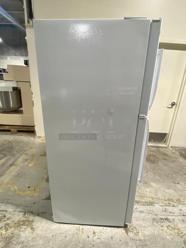 Insignia™ - 18 Cu. Ft. Top-Freezer Refrigerator with Handles - White

 - Image 4 of 6