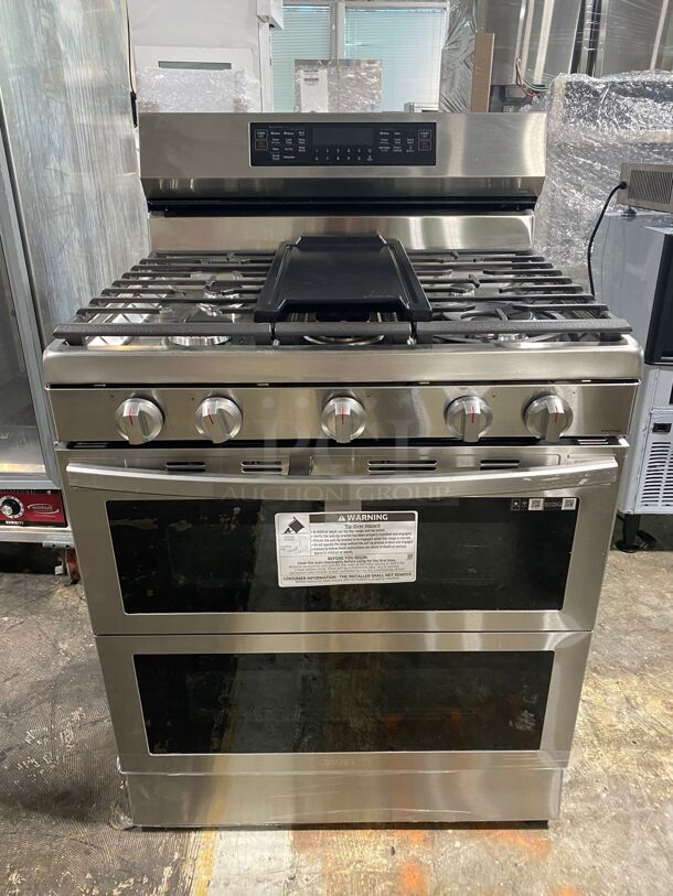 Brand New Scratch & Dent Samsung - 6.0 cu. ft. Smart Freestanding Gas Range with Flex Duo, Stainless Cooktop & Air Fry - Stainless Steel - Image 3 of 6