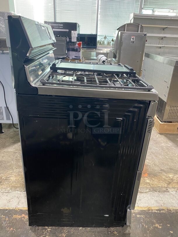 Brand New Scratch & Dent Samsung - 6.0 cu. ft. Smart Freestanding Gas Range with Flex Duo, Stainless Cooktop & Air Fry - Stainless Steel - Image 2 of 6