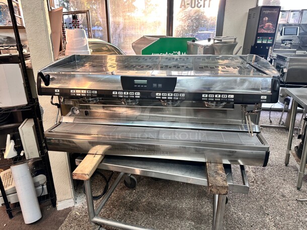 Excellent Condition Nuova Simonelli Aurelia II 4 Group Commercial Expresso Machine 220 Volt 1 Phase Tested and Working! - Image 2 of 10