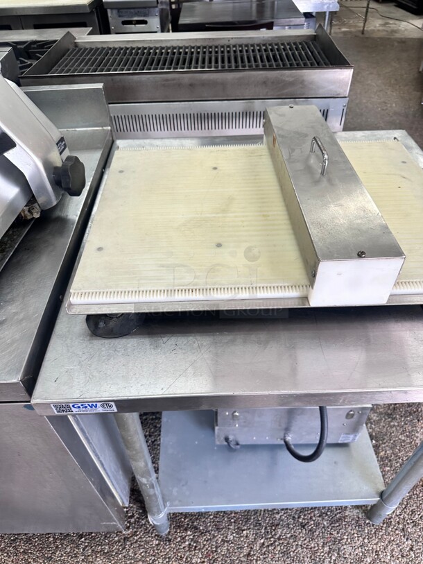 Excellent Condition Somerset SDS-130 Dough Docking Station Prevents Dough Bubbling  - Image 8 of 8