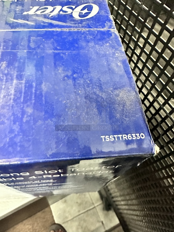 New Oster TSSTTRJB30R 4-Slice Long Slot Toaster Sliver  - Image 6 of 7