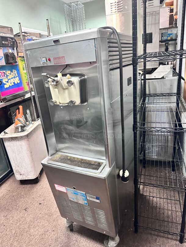 Taylor Softech Freezemaster Ice Cream Machine 321-27 220 Volt 1 Phase missing parts  - Image 2 of 9