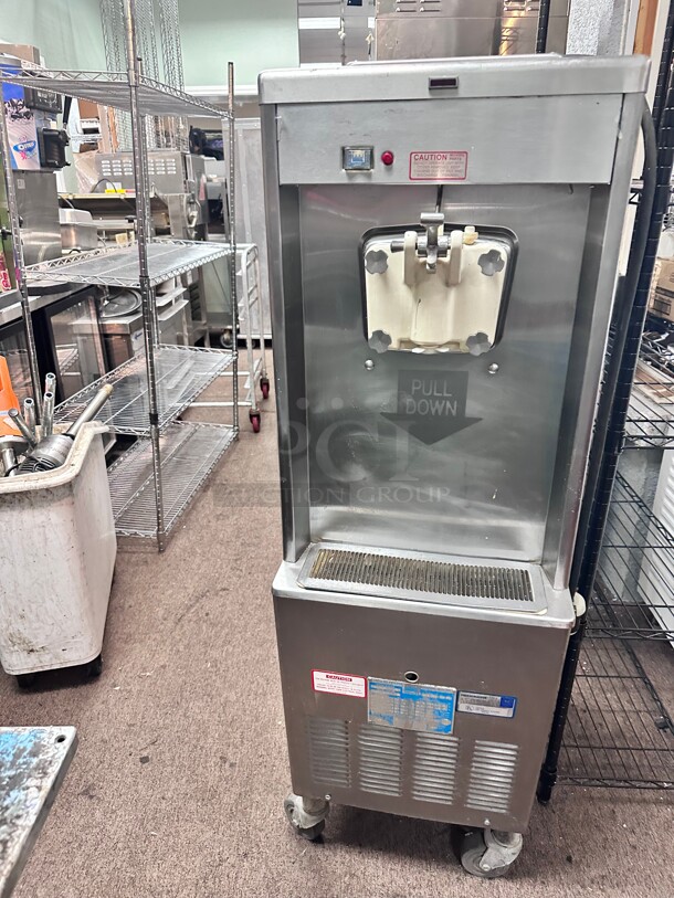 Taylor Softech Freezemaster Ice Cream Machine 321-27 220 Volt 1 Phase missing parts  - Image 4 of 9