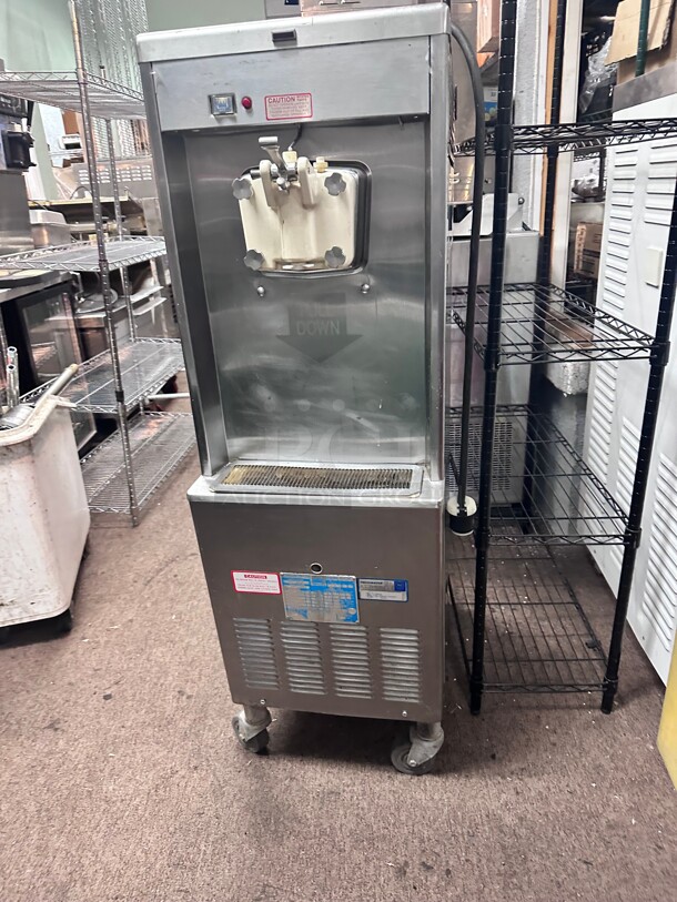 Taylor Softech Freezemaster Ice Cream Machine 321-27 220 Volt 1 Phase missing parts  - Image 7 of 9