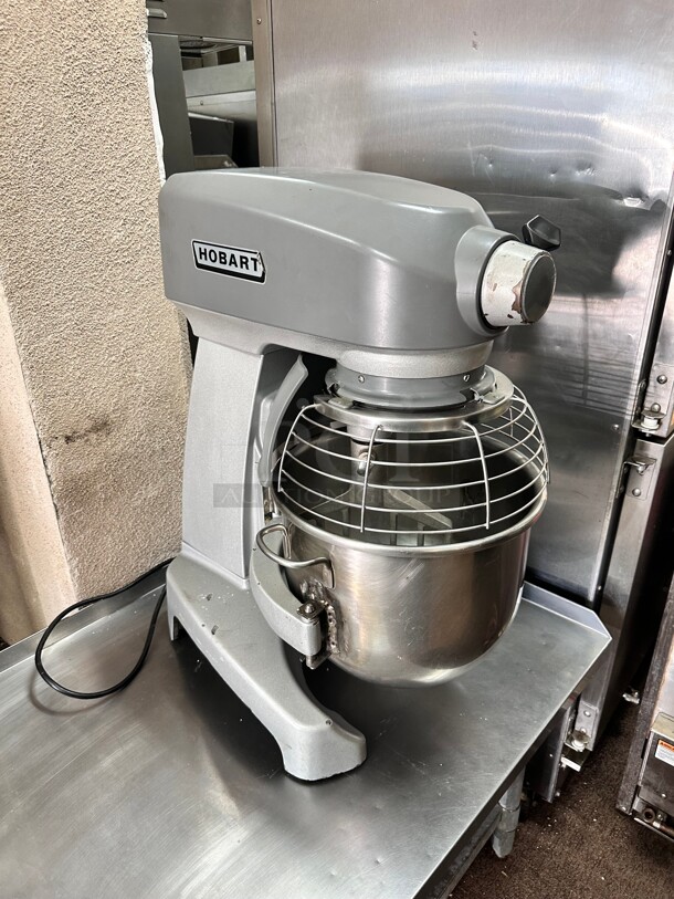 Excellent Hobart HL200 Legacy 20 qt Planetary Mixer - Bench Model, 1/2 hp, 120v Working - Image 2 of 7