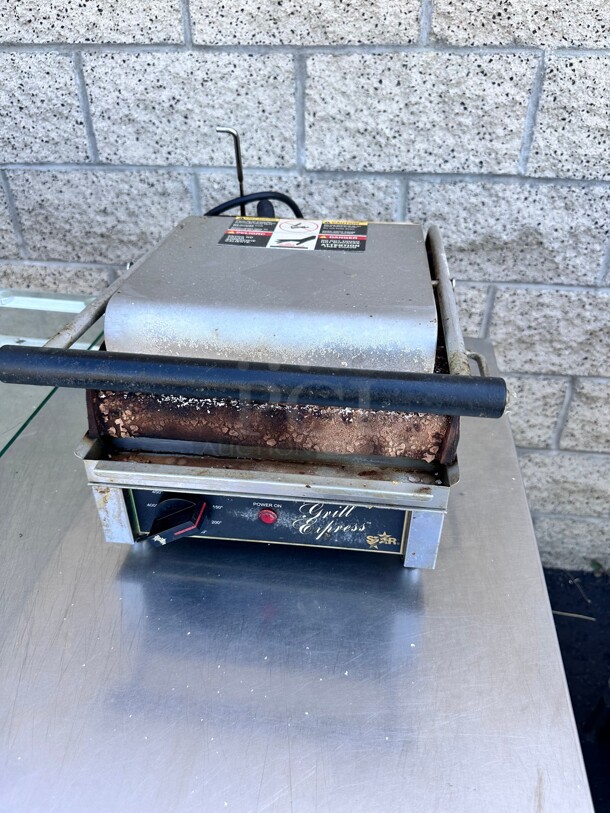 Need Cleaning Grill Express GX10IG Sandwich Grill – 10 Inch Wide – Grooved Platens – 120V, 1PH Working - Image 1 of 6