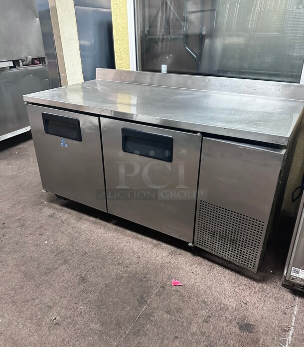 Working True TWT-67F-HC 67 inch W Worktop Freezer w/ (2) Sections & (2) Doors, 115v - Image 5 of 6