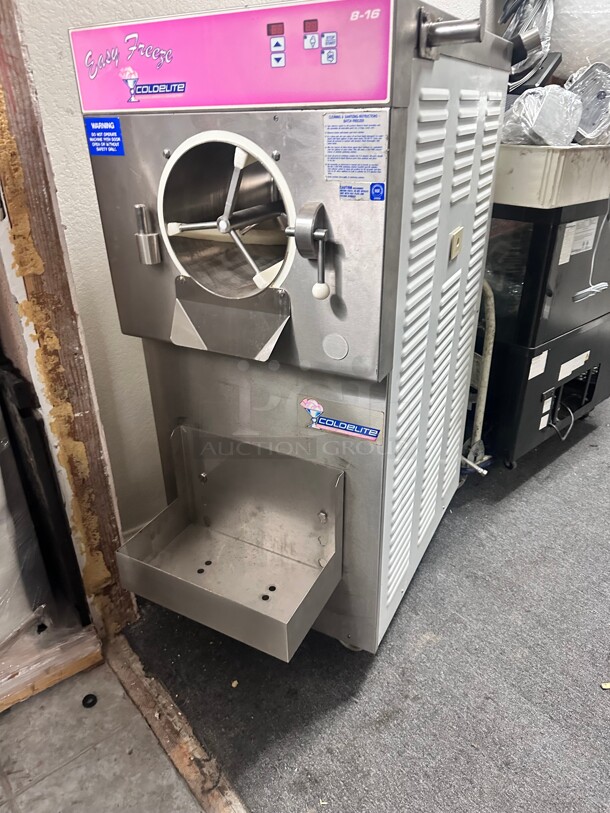 Coldelite Easy Freeze 7 20 Quart Horizontal Batch Freezer - 208-230V, 3 Phase Working Missing Front Cover - Image 4 of 11