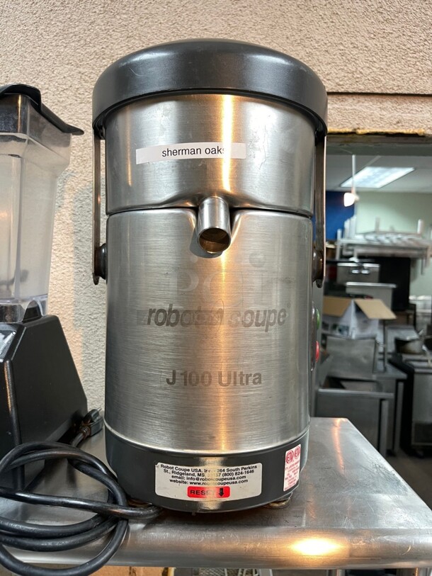 Working! Robot Coupe J100 ULTRA Table Top Centrifugal Juicer w/ 7 1/2 qt Waste Container & Auto Feed Missing parts Tested and Working!