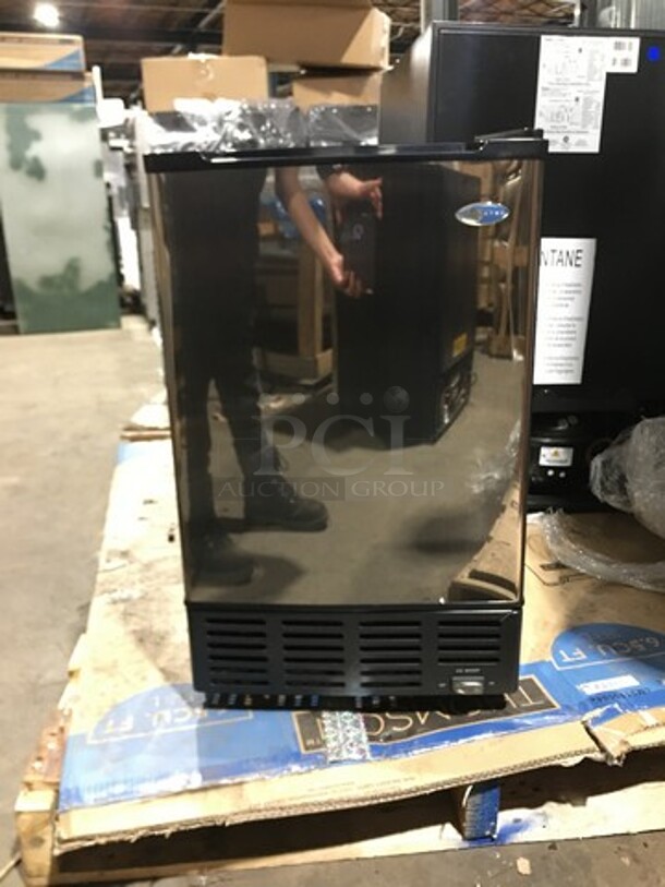 SCRATCH-N-DENT! Whynter Undercounter Built In Ice Maker! 12LB Ice Capacity! All Stainless Steel! Model: UIM155 115V - Image 1 of 8