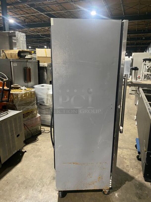 Kelvinator Commercial Single Door Reach In Cooler! Poly Coated Racks! All Stainless Steel! On Casters! Model: KCBM180RQYA SN: WA60102481 115V - Image 4 of 8