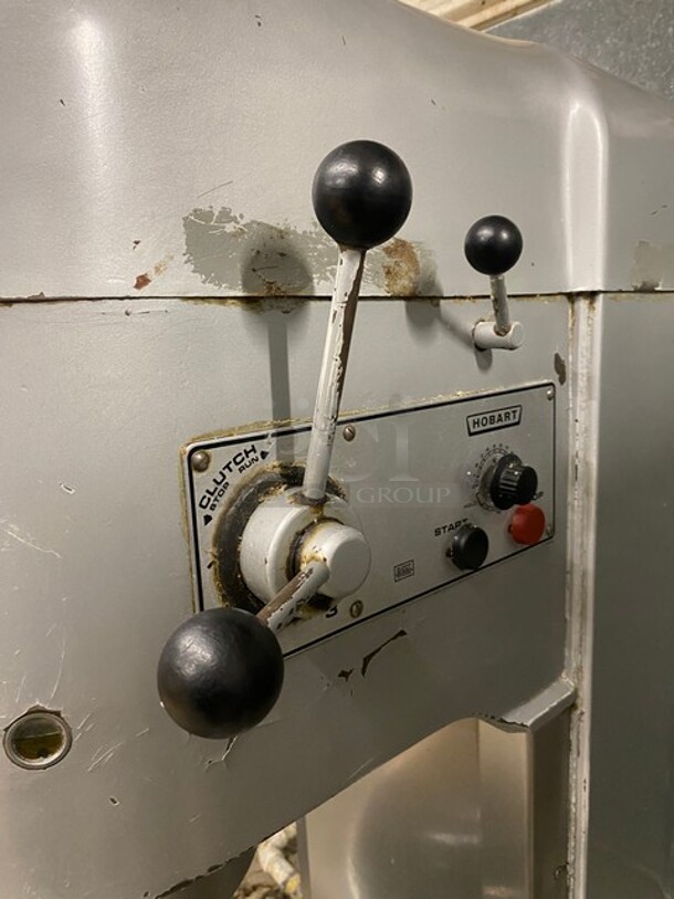Hobart 80qt Commercial Floor Style Planetary Dough Mixer w/ Stainless Steel Mixing Bowl! Working When Removed! MODEL 8802 200V   - Image 6 of 7