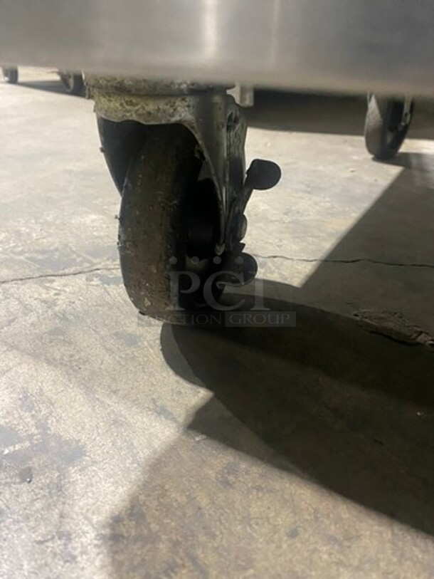 Southbend Commercial LP Powered 6 Burner Stove With Right Side Flat Griddle! Griddle Has Side Splashes! With Raised Back Splash And Salamander Shelf! With 2 Oven Underneath! Metal Oven Racks! All Stainless Steel! On Casters! - Image 10 of 11