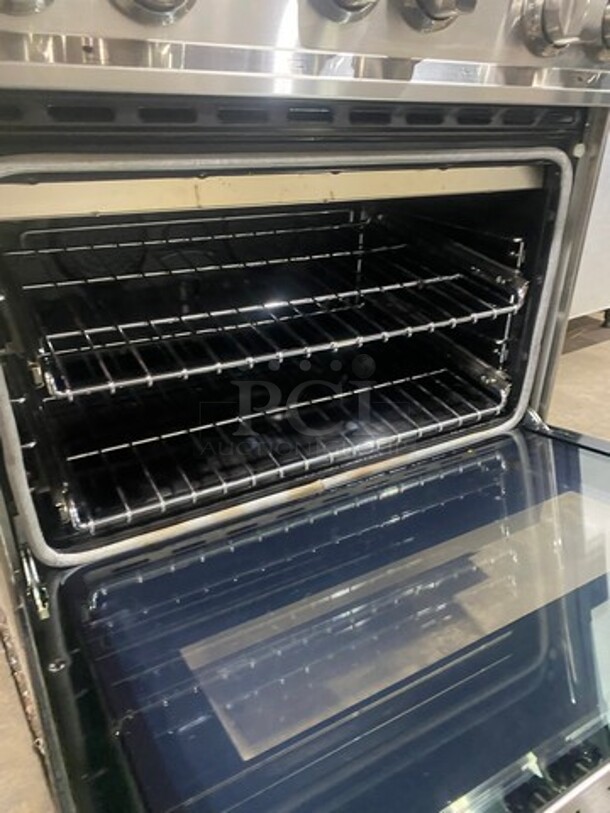 SWEET! Zline Gas Powered 4 Burner Stove! With Oven Underneath! Stainless Steel! On Legs! MODEL RG30 SN:19062276097  - Image 7 of 11