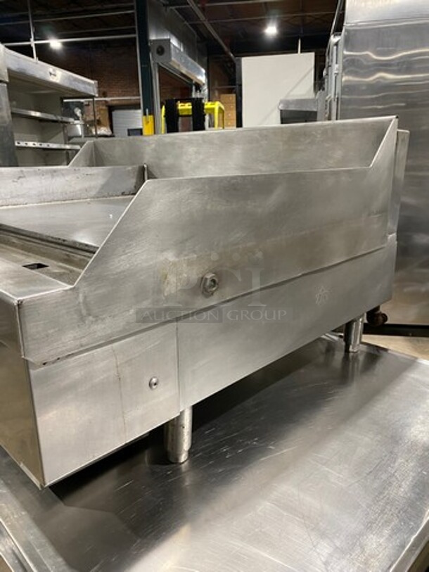 Woodstone Commercial Countertop Natural Gas Powered Flat Griddle! With Split Top! With Back & Side Splashes! All Stainless Steel! On Legs! Model: WSPL8364CT00NG SN: GP1826JUN1501852 - Image 2 of 10