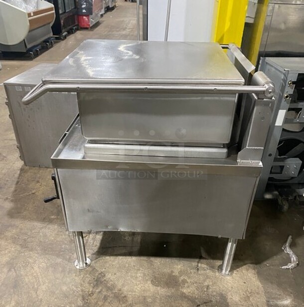 Vulcan Commercial Natural Gas Powered 30 Gallon Tilt Skillet/Braising Pan! All Stainless Steel! On Legs! WORKING WHEN REMOVED! Model: VG30 SN: 271155756 - Image 3 of 8