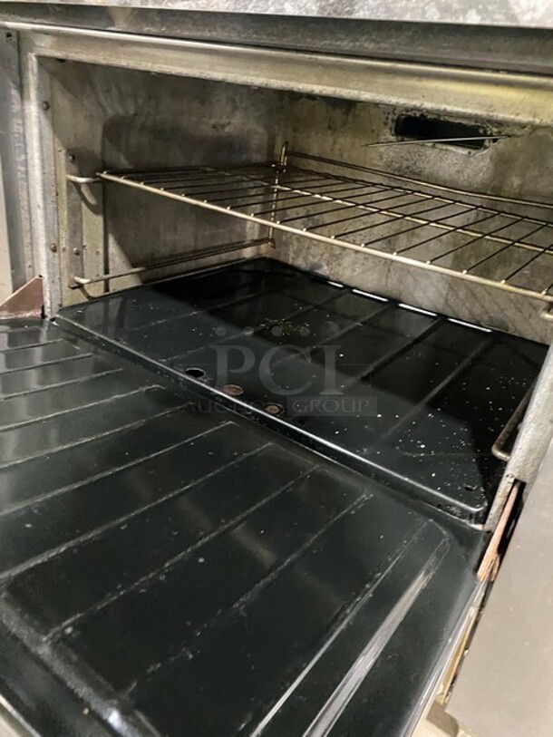 Sunfire All Stainless Steel 6 Burner Stove With oven And Back Splash! On Legs! - Image 7 of 10