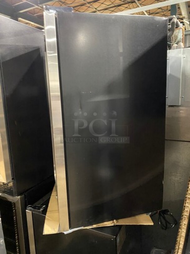 NEW! OUT OF THE BOX! SCRATCH-N-DENT! Whynter Single Door Wine Bottle Cooler/Chiller! With View Through Door! With Wooden Wine Racks! 34 Wine Bottle Capacity! Model: FWC341TS - Image 3 of 7