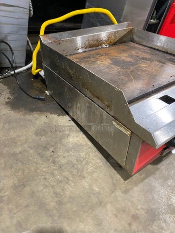 LATE MODEL! 2021Avantco Commercial Countertop Natural Gas Powered Flat Top Griddle! With Back And Side Splashes! All Stainless Steel! On Legs! Model: 177CAG24MG SN: 2458712110210282 - Image 3 of 8