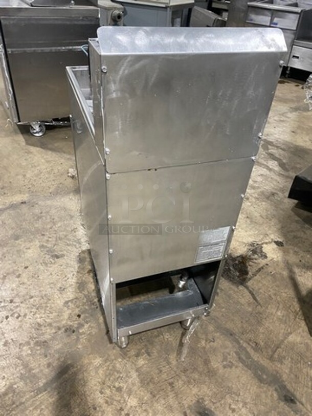 American Range Commercial Natural Gas Powered Deep Fat Fryer! With 2 Metal Frying Baskets! With Backsplash! All Stainless Steel! On Legs! Model: AF50HE SN: 211020FO351 - Image 4 of 8