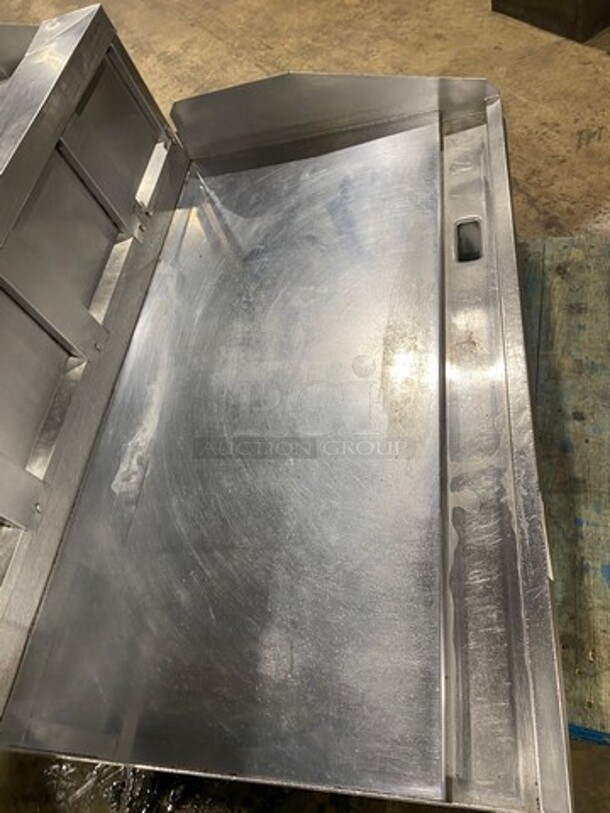 AWESOME! Lang Commercial Countertop Natural Gas Powered Mirror Shine Flat Top Griddle! With Thermostatic Controls! Built In Hood! With Back And Side Splashes! All Stainless Steel! On Legs! MODEL 248SCHENSH - Image 5 of 9