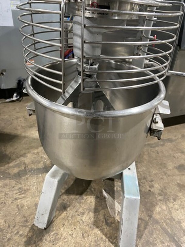 NICE! Univex Commercial 30 Quart Planetary Mixer! With Mixing Bowl And Guard! With Paddle Attachment! Model: SRM30 SN: M08020154 115V 60HZ 1 Phase! Working When Removed! - Image 9 of 10