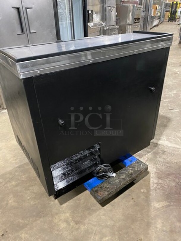 True Commercial Under The Counter Beer Bottle Cooler! With Single Sliding Stainless Steel Top Door! Model: TD3612 SN: 146716 115V 60HZ 1 Phase - Image 4 of 8
