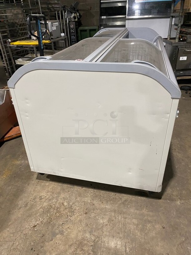 AHT Chest Freezer Merchandiser! Model Manhattan210VS SN: 34990700000059! 110-120V 1Phase! With Baskets! - Image 2 of 8