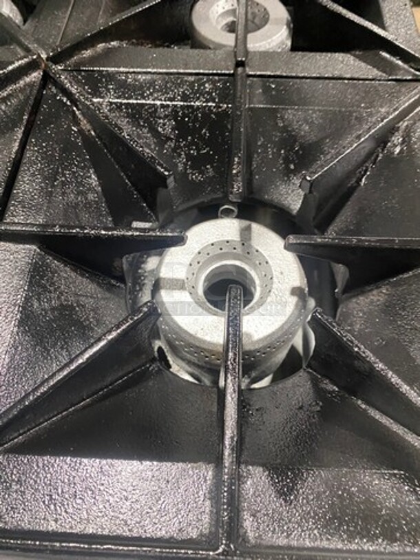 Vulcan Commercial Natural Gas Powered 6 Burner Stove! With Raised Back Splash And Salamander Shelf! With Oven Underneath! All Stainless Steel! Model: 36S6BN SN: 481938247 - Image 6 of 9