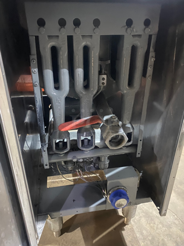 America Range Commercial Natural Gas Powered Deep Fat Fryer! With Backsplash! All Stainless Steel! On Legs! - Image 7 of 8