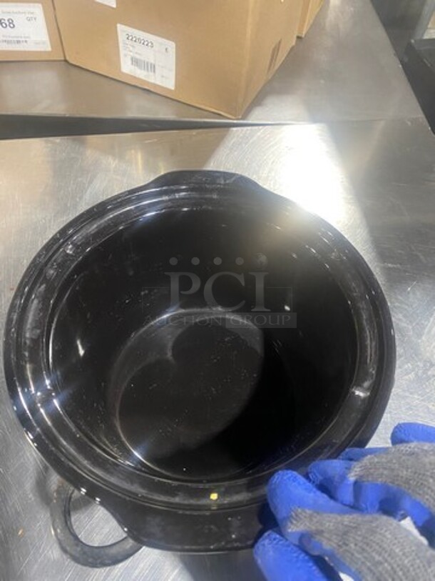 Crock Pot Countertop Slow Cooker! With 3QT Capacity! Model: SCR300B - Image 7 of 11