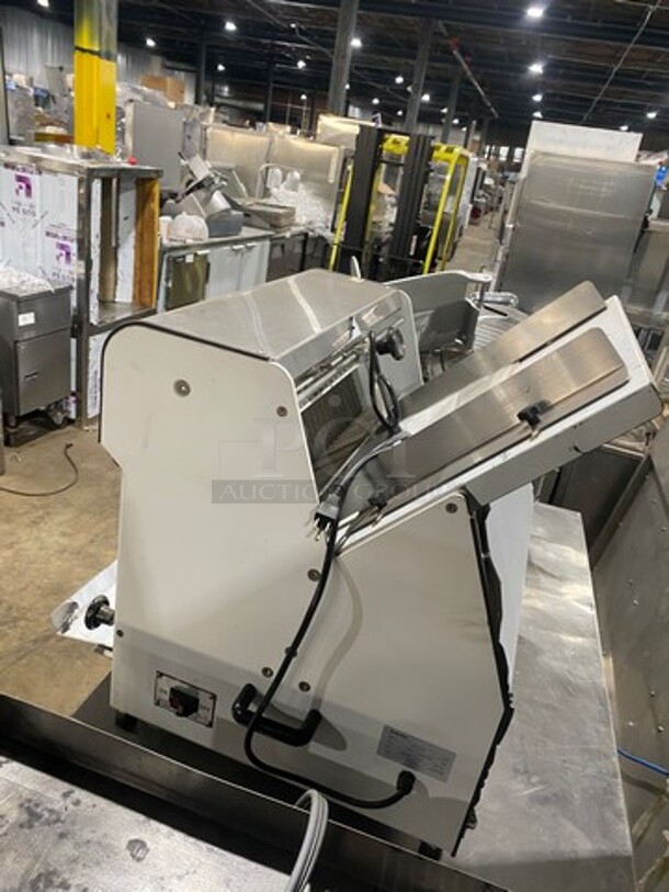 LATE MODEL! 2019 Two Thousand Commercial Countertop Bread Loaf Slicer! Model: TTD7B 110V 60HZ 1 Phase - Image 3 of 10