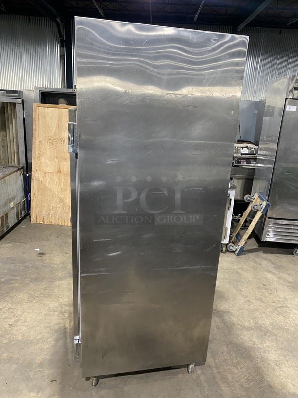 Traulsen Commercial Single Door Reach In Cooler! All Stainless Steel! On Legs! MODEL RHT132WREFHS SN: T239710I98 115V 1PH - Image 4 of 9