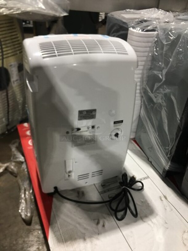 NEW! OUT OF THE BOX! SCRATCH-N-DENT! Whynter 70 Pint Portable Dehumidifier Unit! With Built In Pump! Model: RPD702WP 115V - Image 5 of 9
