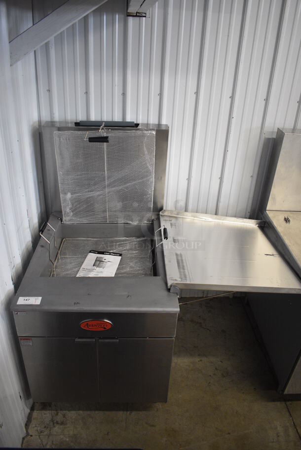 2022 Avantco 177FBF2424LP Stainless Steel Commercial Propane Gas Powered 170 Pound Capacity Funnel Cake / Donut Fryer. Used a Few Times at Trade Show. 120,000 BTU. 30x41x58. Tested and Working!