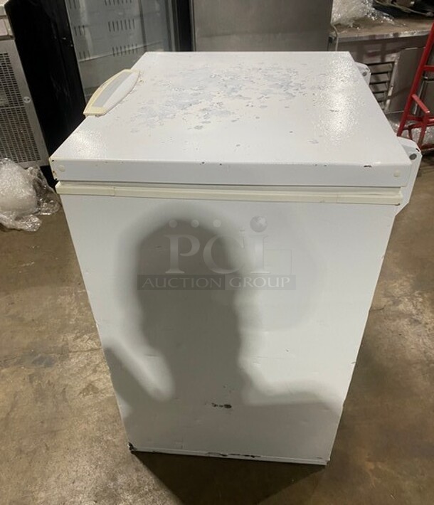 Kenmore Chest Freezer! MODEL 25314502102 SN: WB52916577 115 Volts! - Image 2 of 8
