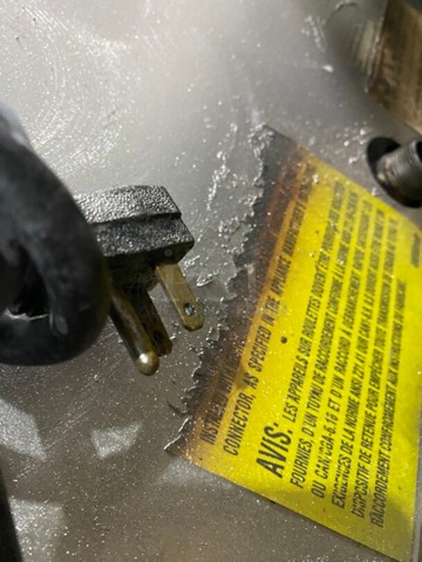 Vulcan Commercial Countertop Natural Gas Powered Flat Top Griddle! With Thermostat Controls! With Back And Side Splashes! All Stainless Steel! On Legs! Model: 24RFG SN: 650124046 - Image 10 of 10